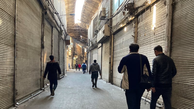 Unknown gunmen kill 6, wound 20 in an attack on a court building in southeast Iran