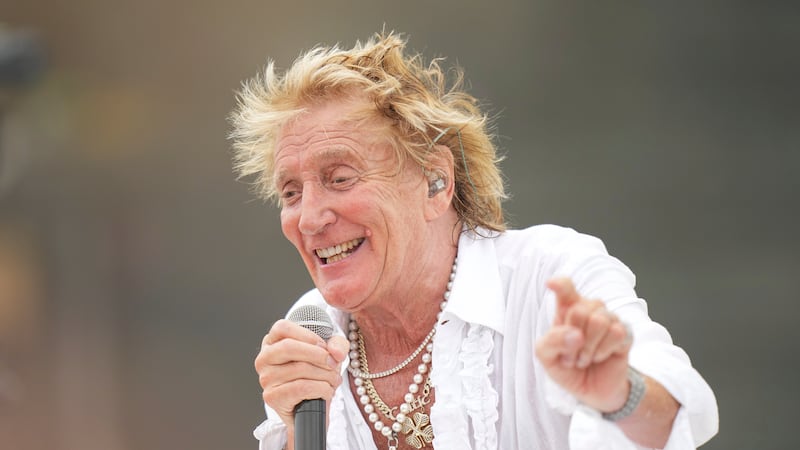 Rod Stewart shares his thoughts on ’51st state’ threat with Toronto crowd