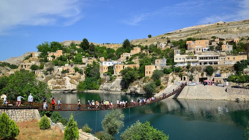 The underwater city where black roses bloom 