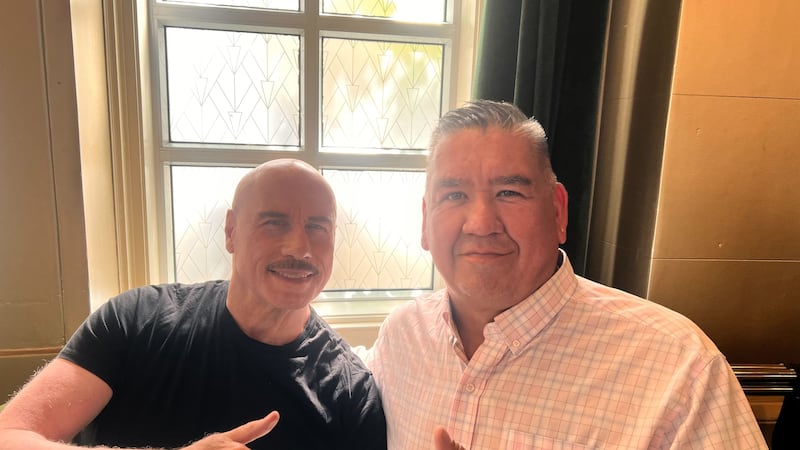 ‘Very genuine human being’:  Winnipegger has chance encounter with John Travolta