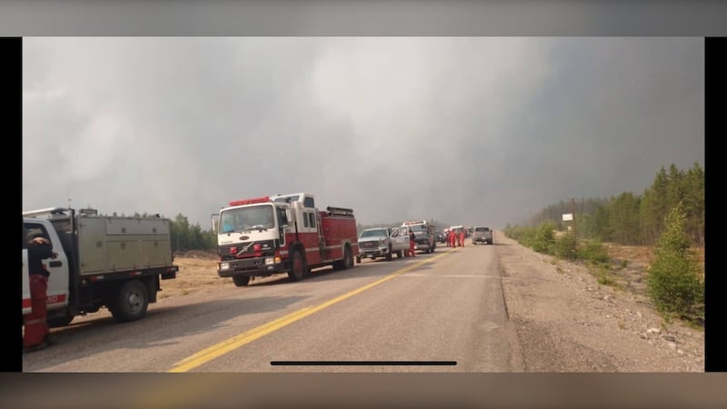 Wildfire enters Leaf Rapids, burning several structures