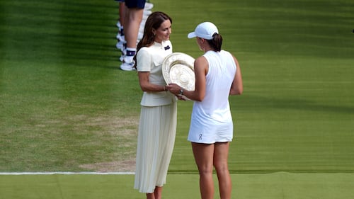 Kate, Princess of Wales, presents Wimbledon winner’s trophy to Swiatek, consoling words to Anisimova
