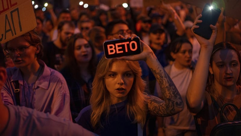 Zelenskyy faces backlash as Ukrainians protest anti-corruption measures