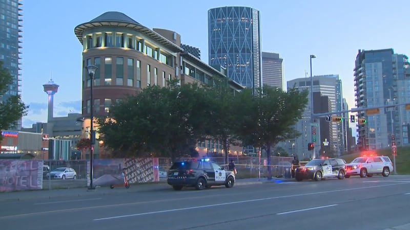 Two suspects arrested following stabbing, robbery near Calgary Drop-In Centre