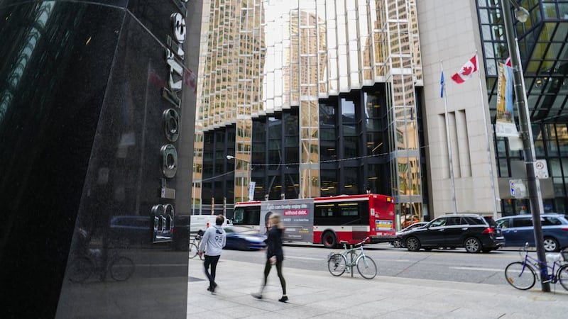 S&P/TSX composite rises Friday, U.S. markets also close higher