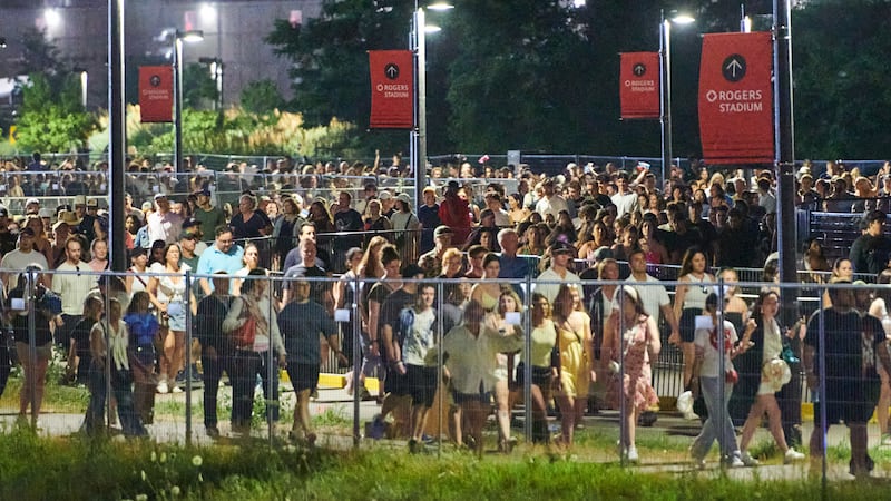 See the crowds at Coldplay’s first Rogers Stadium show